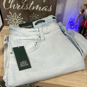 Woman’s tapered jeans